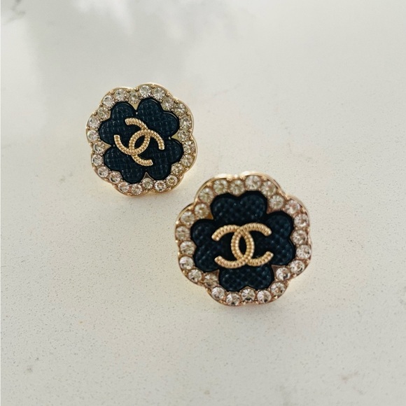 Luxury Black/Gold/Rhinestone Camellia Upcycled Logo Button Earrings 22mm - Picture 1 of 2